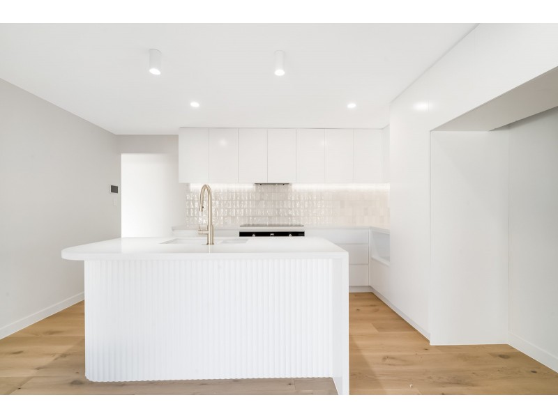 4 Silkyoak Court, Burleigh Waters QLD 4220