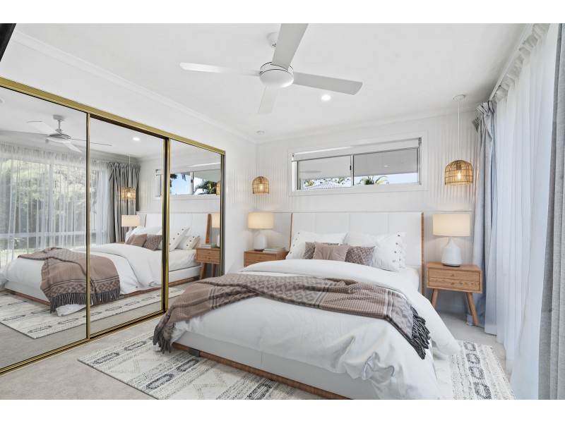 4 Silkyoak Court, Burleigh Waters QLD 4220