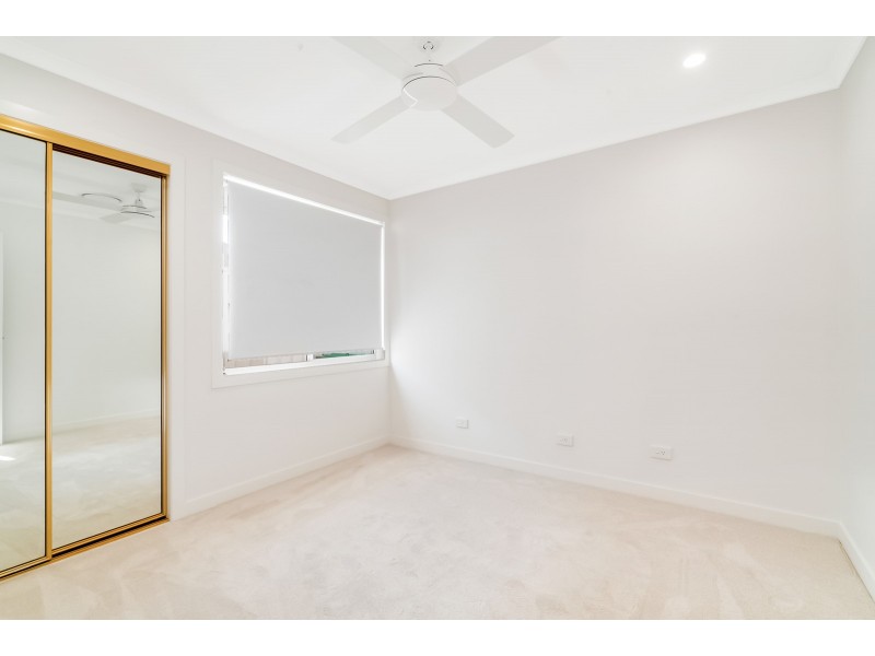 4 Silkyoak Court, Burleigh Waters QLD 4220