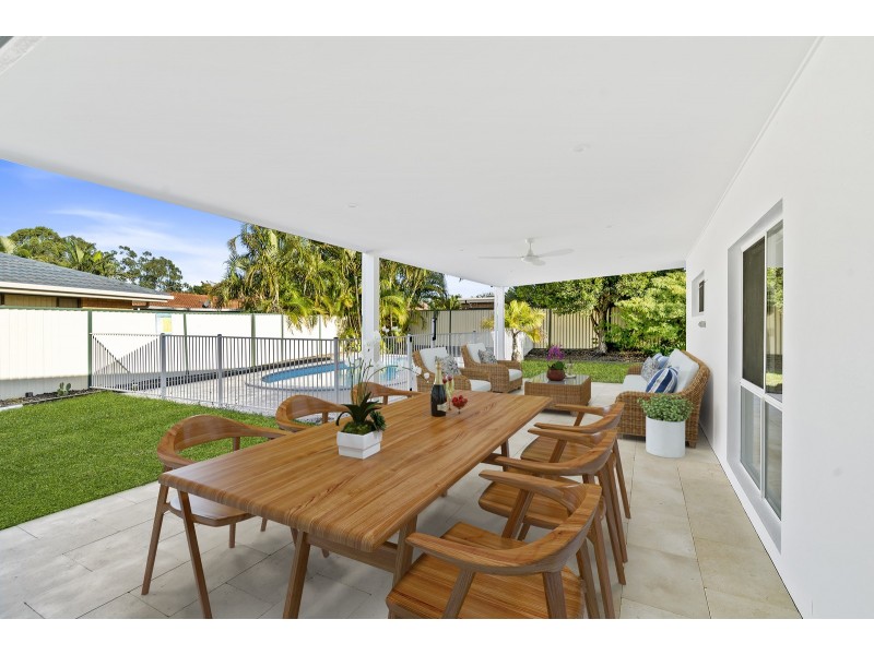 4 Silkyoak Court, Burleigh Waters QLD 4220