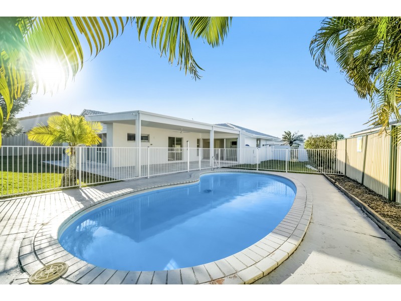 4 Silkyoak Court, Burleigh Waters QLD 4220