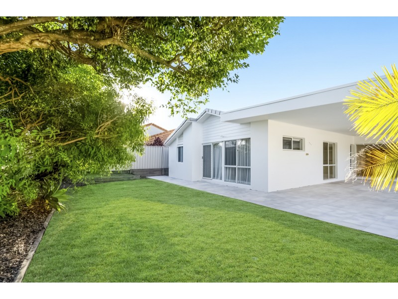 4 Silkyoak Court, Burleigh Waters QLD 4220