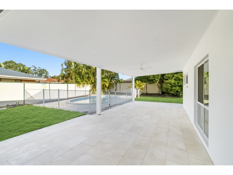 4 Silkyoak Court, Burleigh Waters QLD 4220