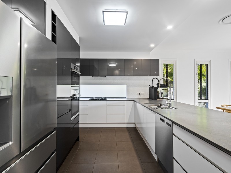 10 Wilcox Close, Reedy Creek QLD 4227