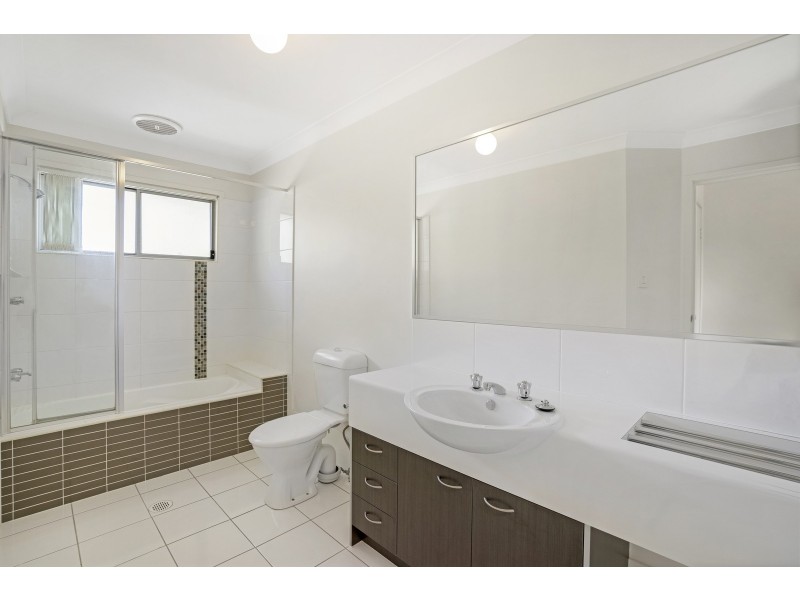 7/131 McAuley Parade, Pacific Pines QLD 4211