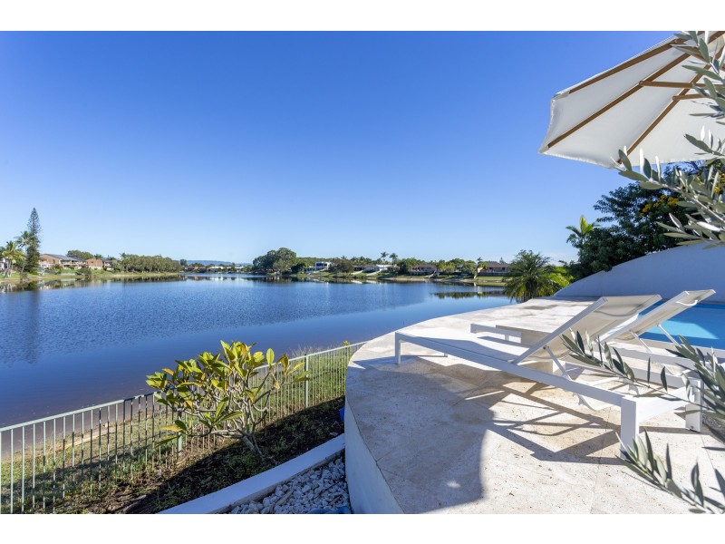 10 Spoonbill Court, Burleigh Waters QLD 4220