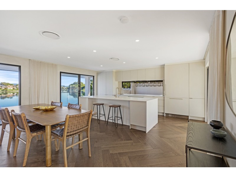 10 Spoonbill Court, Burleigh Waters QLD 4220
