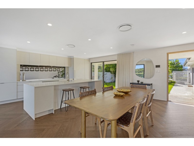 10 Spoonbill Court, Burleigh Waters QLD 4220