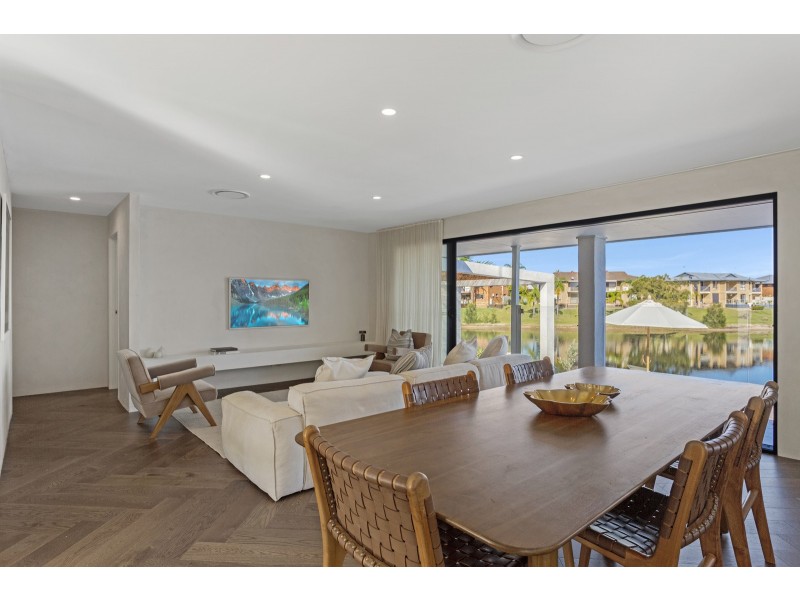 10 Spoonbill Court, Burleigh Waters QLD 4220