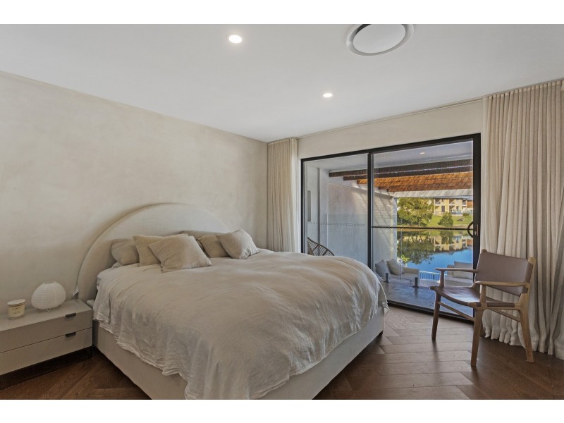 10 Spoonbill Court, Burleigh Waters QLD 4220