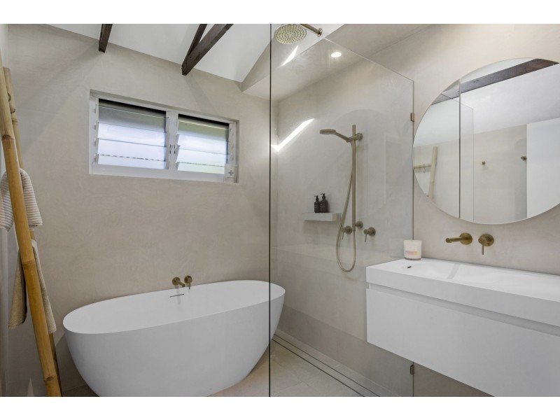 10 Spoonbill Court, Burleigh Waters QLD 4220