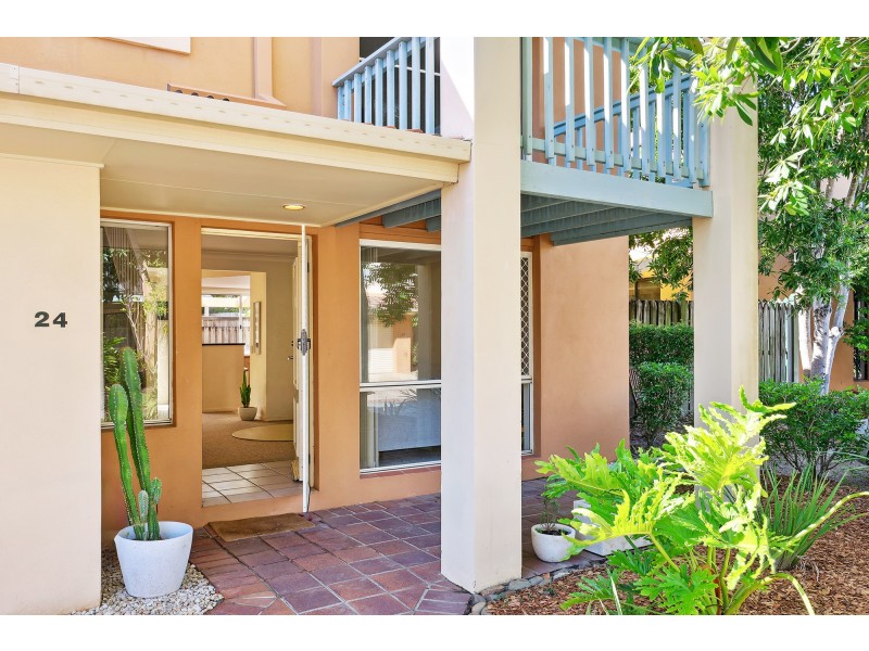 24/1 Warbler Parade, Varsity Lakes QLD 4227