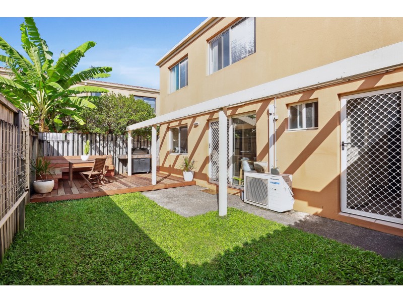 24/1 Warbler Parade, Varsity Lakes QLD 4227