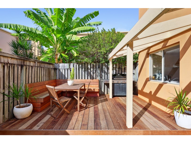 24/1 Warbler Parade, Varsity Lakes QLD 4227