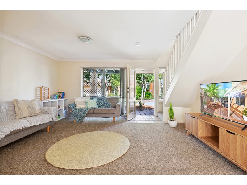 24/1 Warbler Parade, Varsity Lakes QLD 4227