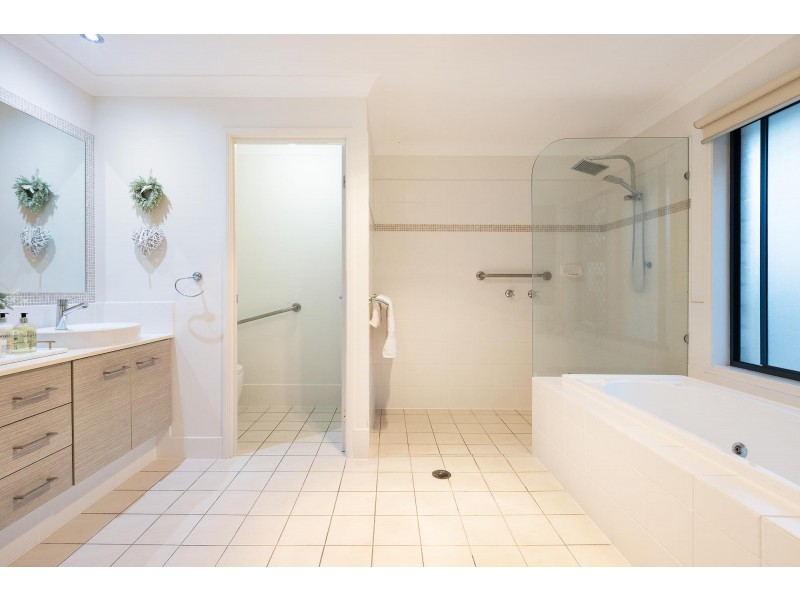 17 Marriott Way, Highland Park QLD 4211