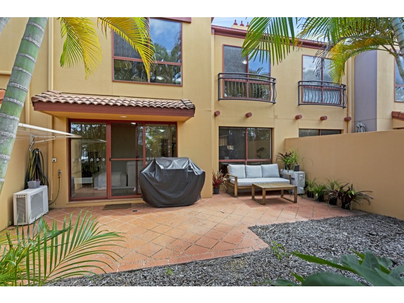 10/8 Woody Views Way, Robina QLD 4226