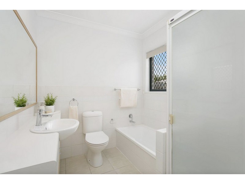 8 Nardoo Street, Robina QLD 4226