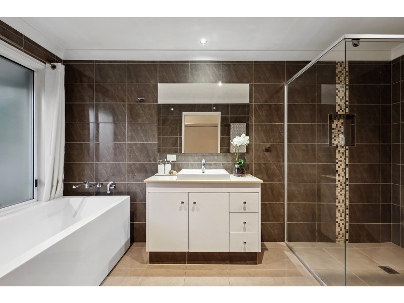 123 Glen Eagles Drive, Robina QLD 4226