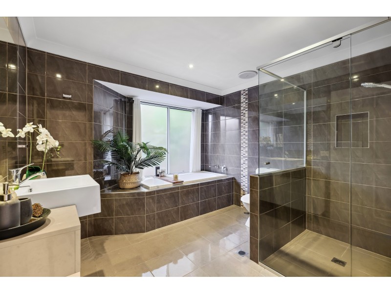 123 Glen Eagles Drive, Robina QLD 4226