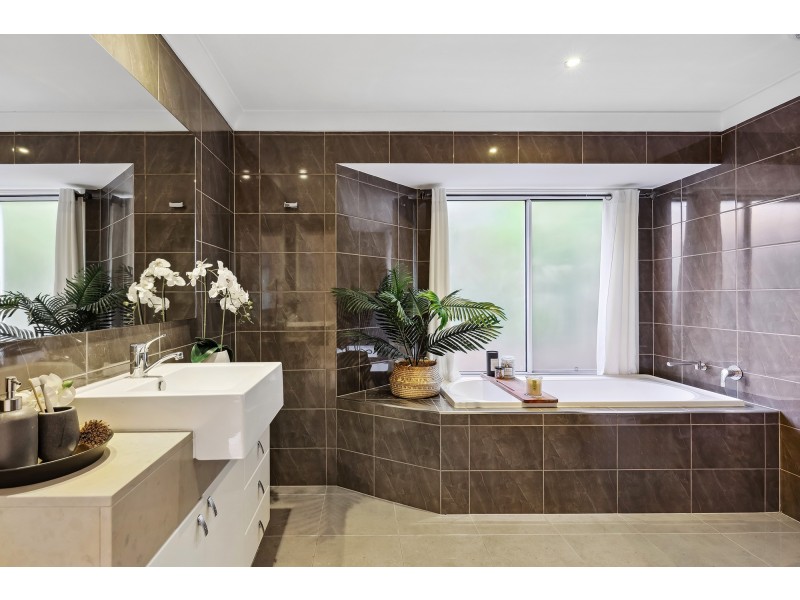 123 Glen Eagles Drive, Robina QLD 4226