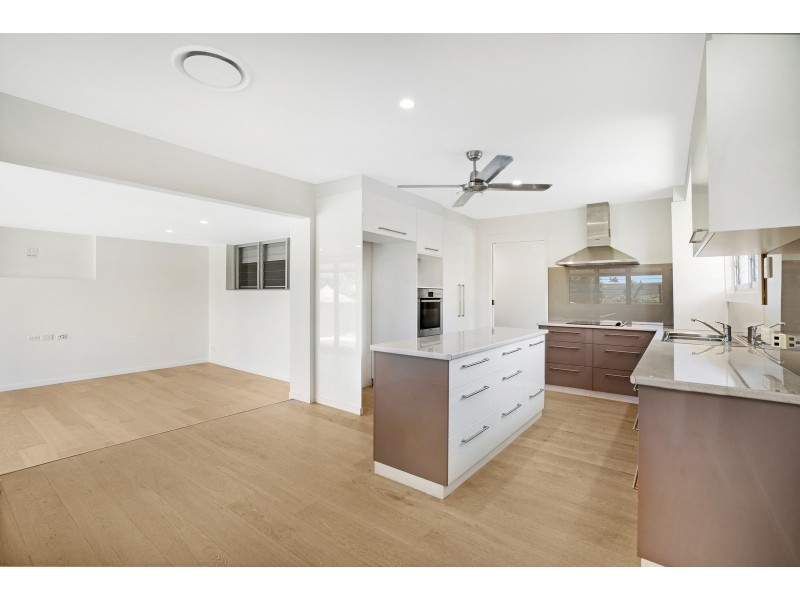 6 Bunya Place, Palm Beach QLD 4221