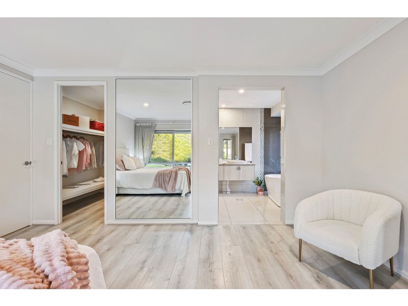 8 Button Quail Court, Gilston QLD 4211