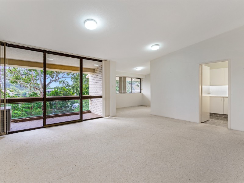 11/30 Holland Court, Broadbeach Waters QLD 4218