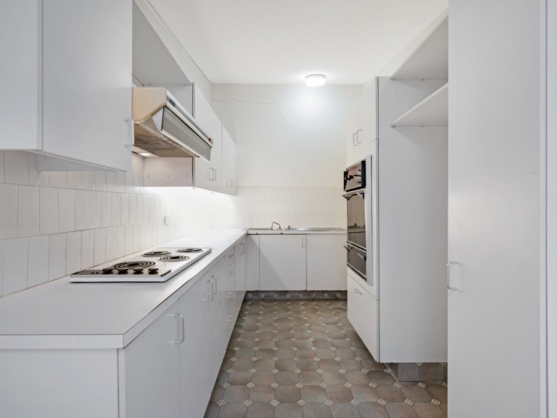 11/30 Holland Court, Broadbeach Waters QLD 4218