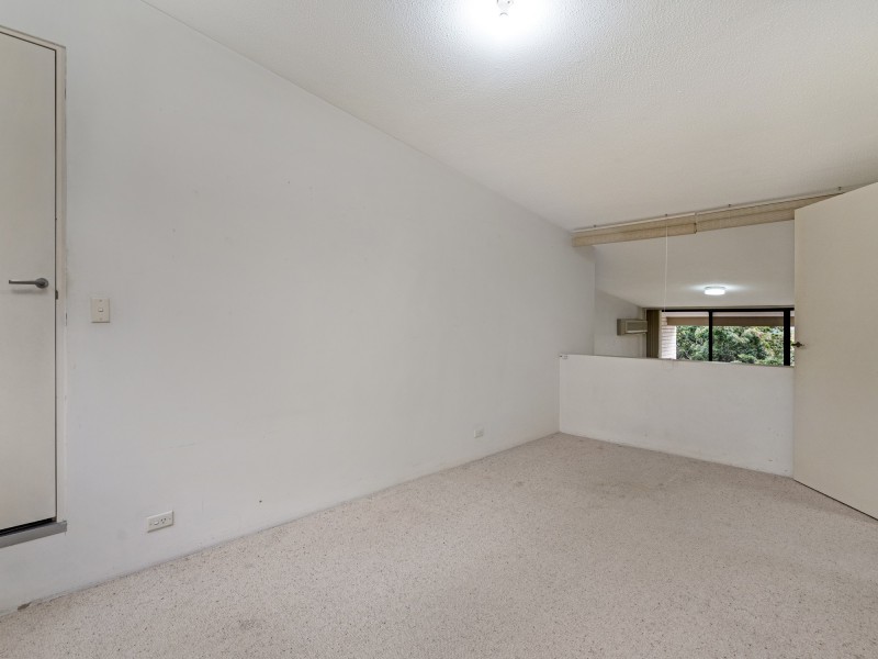 11/30 Holland Court, Broadbeach Waters QLD 4218