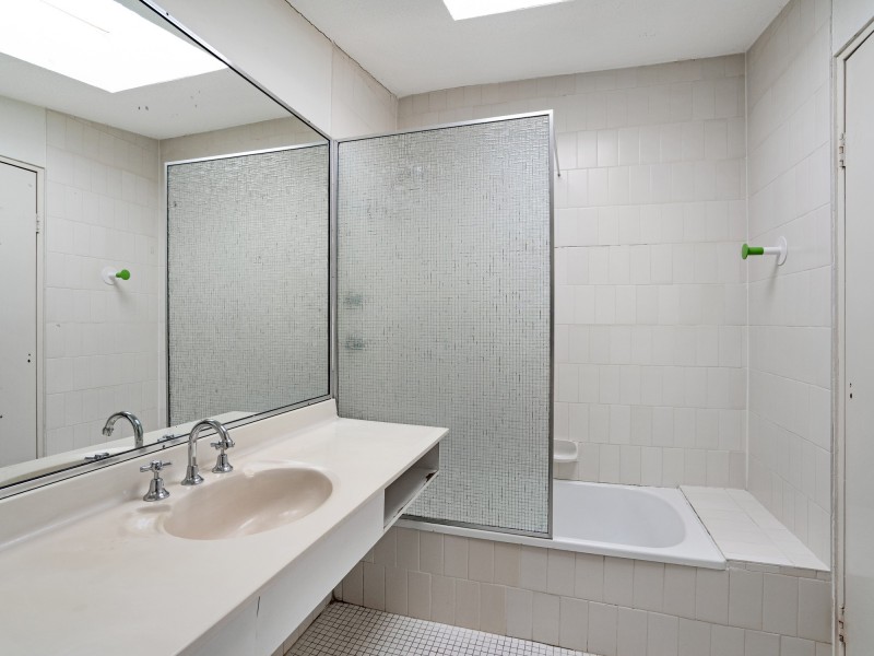 11/30 Holland Court, Broadbeach Waters QLD 4218