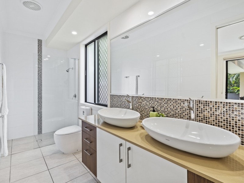 2B Penamber Court, Benowa QLD 4217