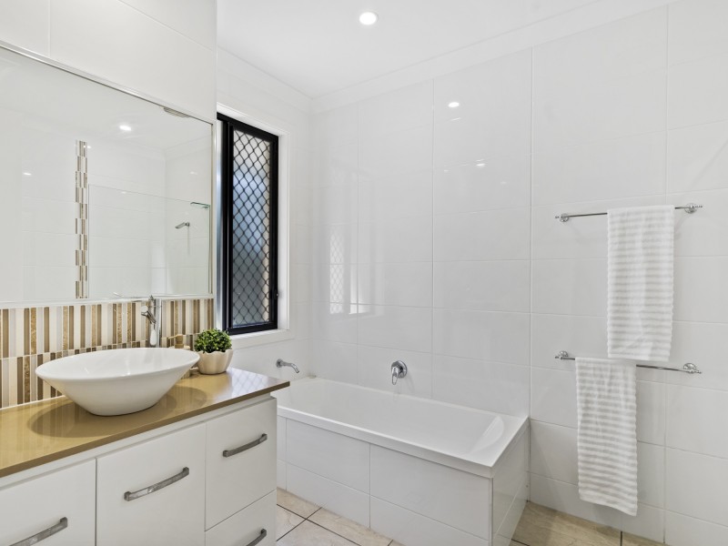 2B Penamber Court, Benowa QLD 4217