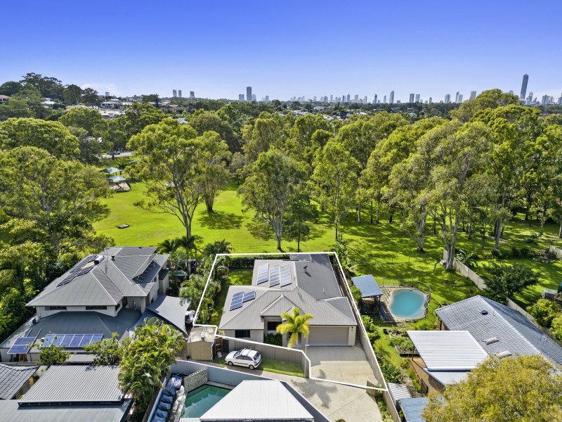 2B Penamber Court, Benowa QLD 4217