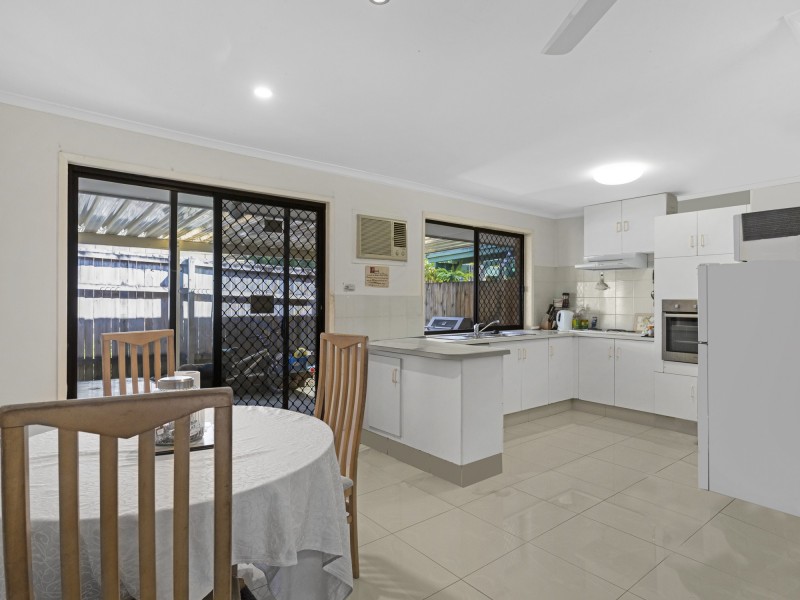 1/2 Gumbeel Court, Highland Park QLD 4211