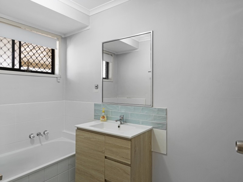 1/2 Gumbeel Court, Highland Park QLD 4211