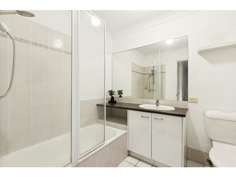 63/220 Christine Avenue, Burleigh Waters QLD 4220