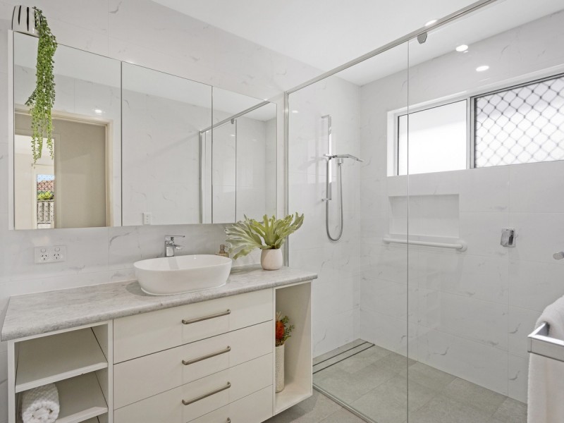 5 Summerwine Street, Burleigh Waters QLD 4220