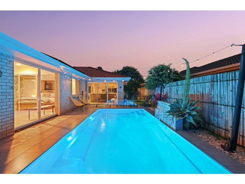 6 Redwing Court, Burleigh Waters QLD 4220