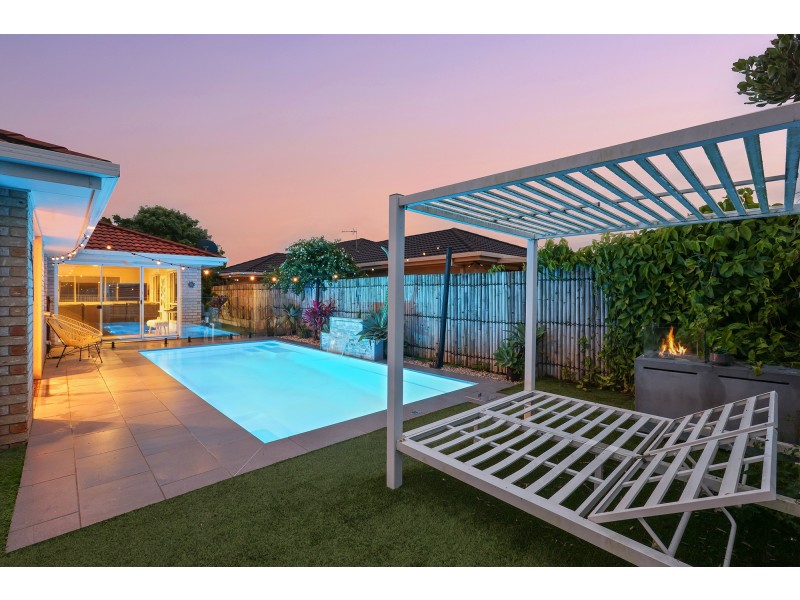 6 Redwing Court, Burleigh Waters QLD 4220
