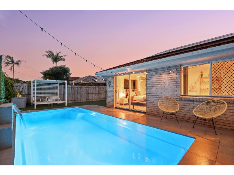 6 Redwing Court, Burleigh Waters QLD 4220