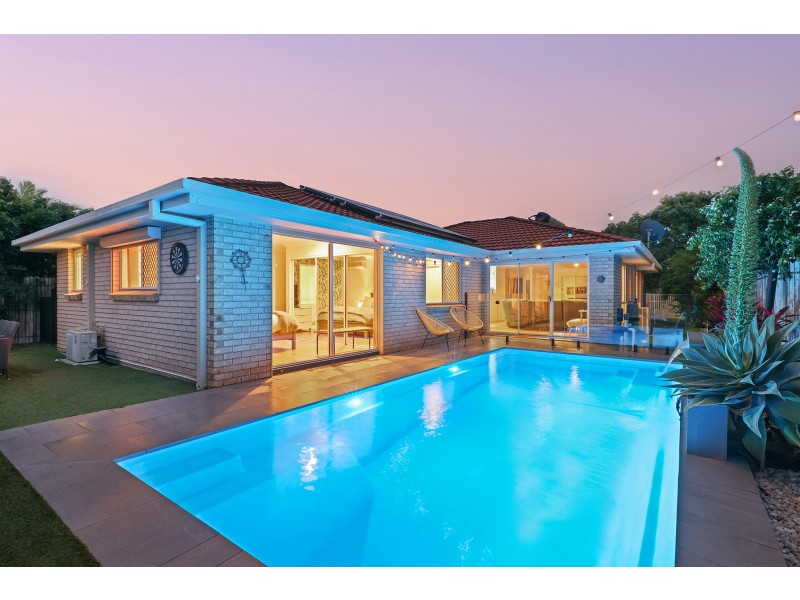 6 Redwing Court, Burleigh Waters QLD 4220