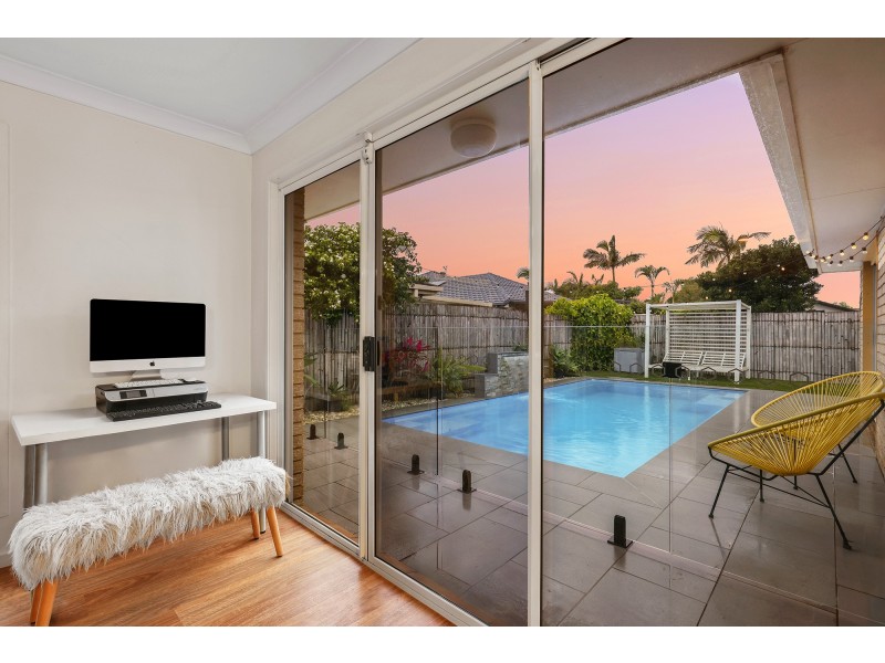 6 Redwing Court, Burleigh Waters QLD 4220