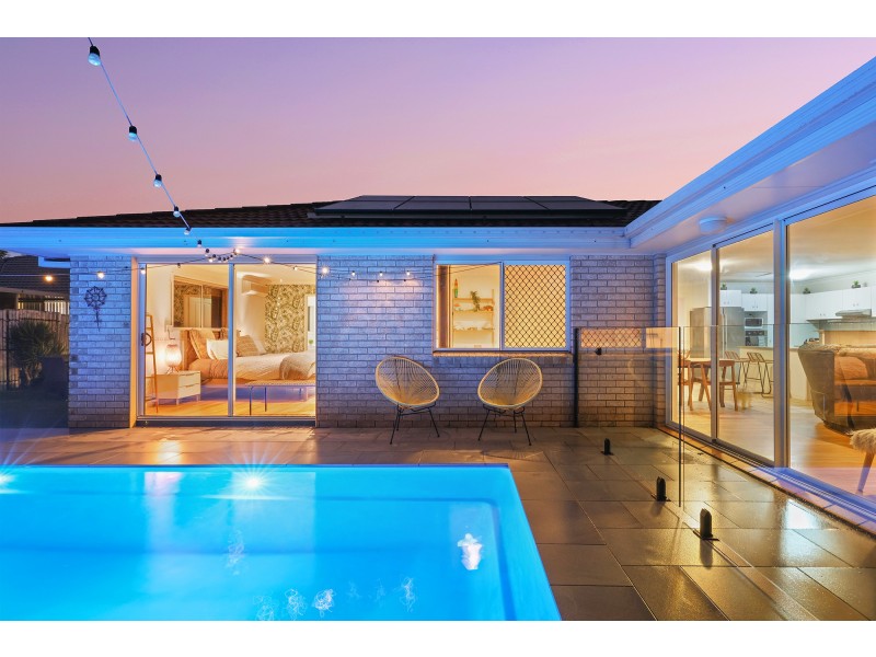 6 Redwing Court, Burleigh Waters QLD 4220