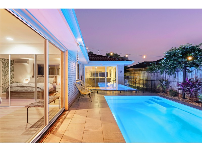 6 Redwing Court, Burleigh Waters QLD 4220