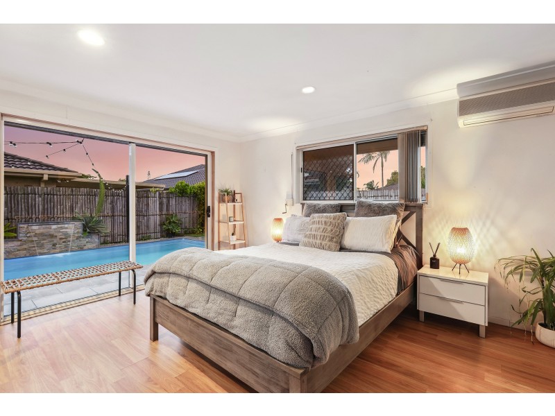 6 Redwing Court, Burleigh Waters QLD 4220