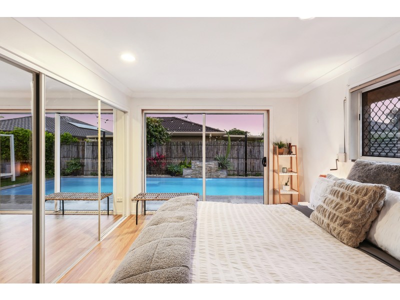 6 Redwing Court, Burleigh Waters QLD 4220