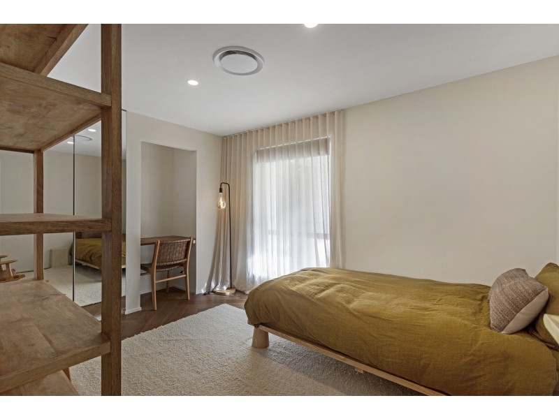 TEN SPOONBILL CRT, Burleigh Waters QLD 4220