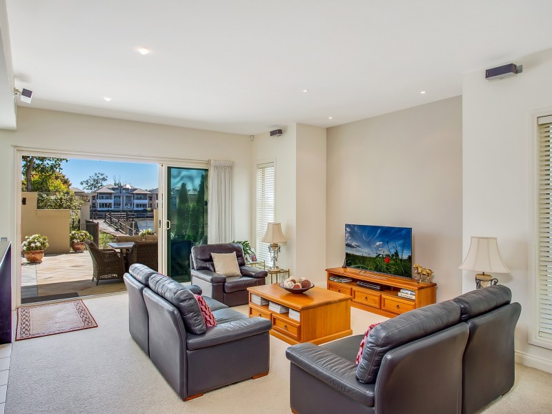 702 Glades Drive, Robina QLD 4226