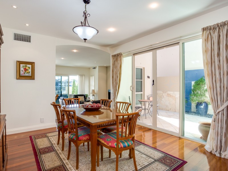 702 Glades Drive, Robina QLD 4226